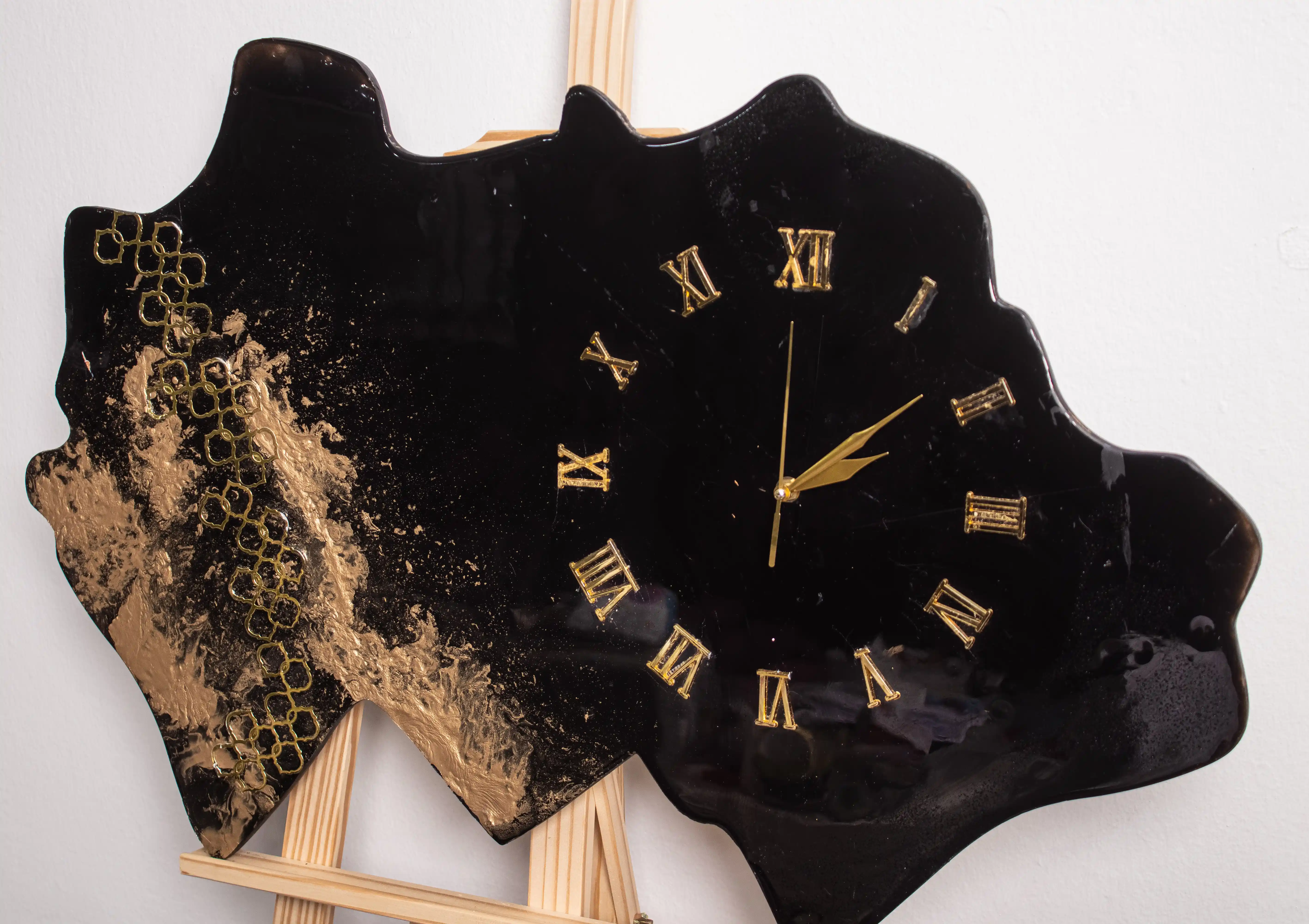 Black & Gold Luxe Resin Clock