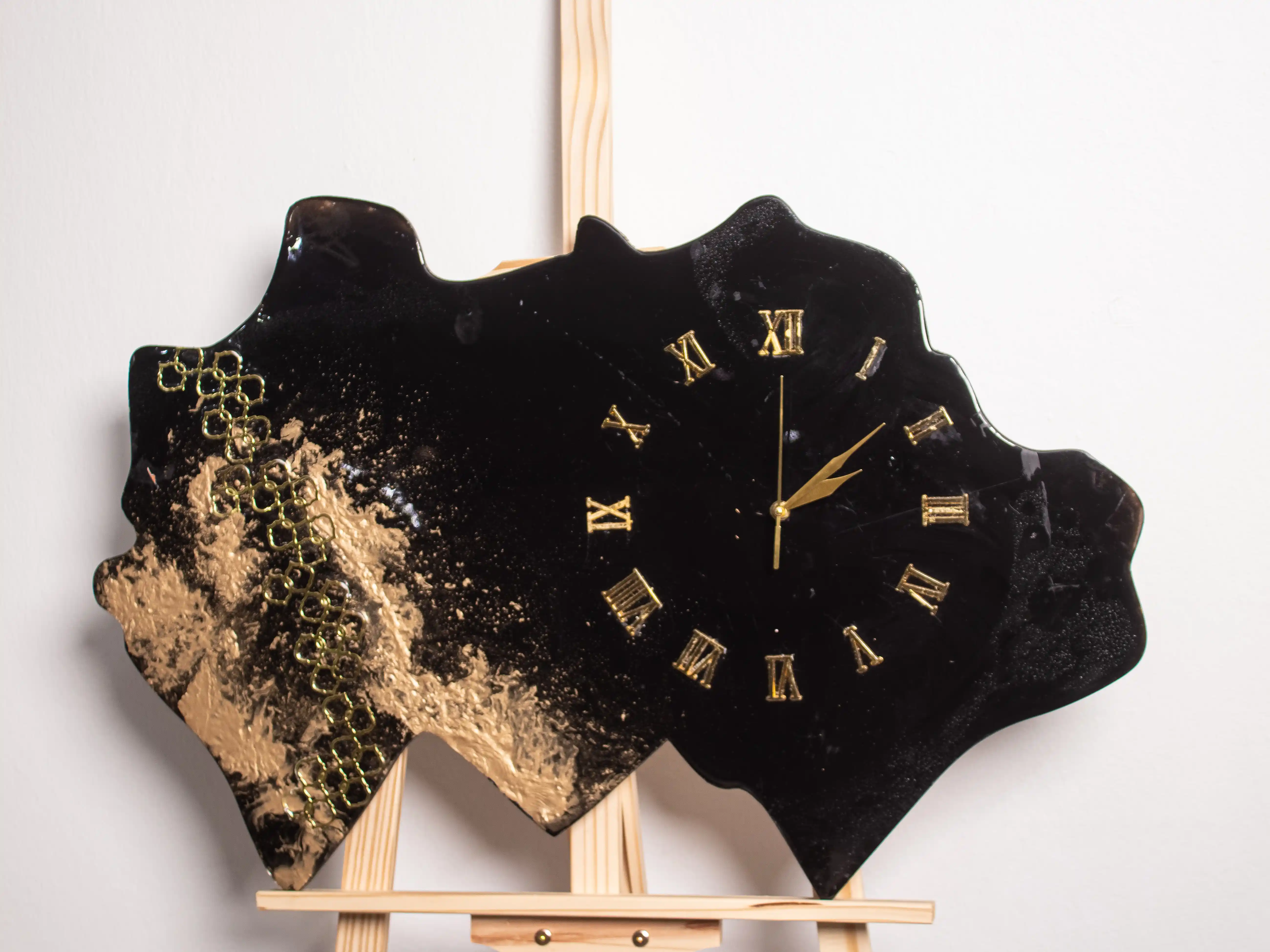 Black & Gold Luxe Resin Clock