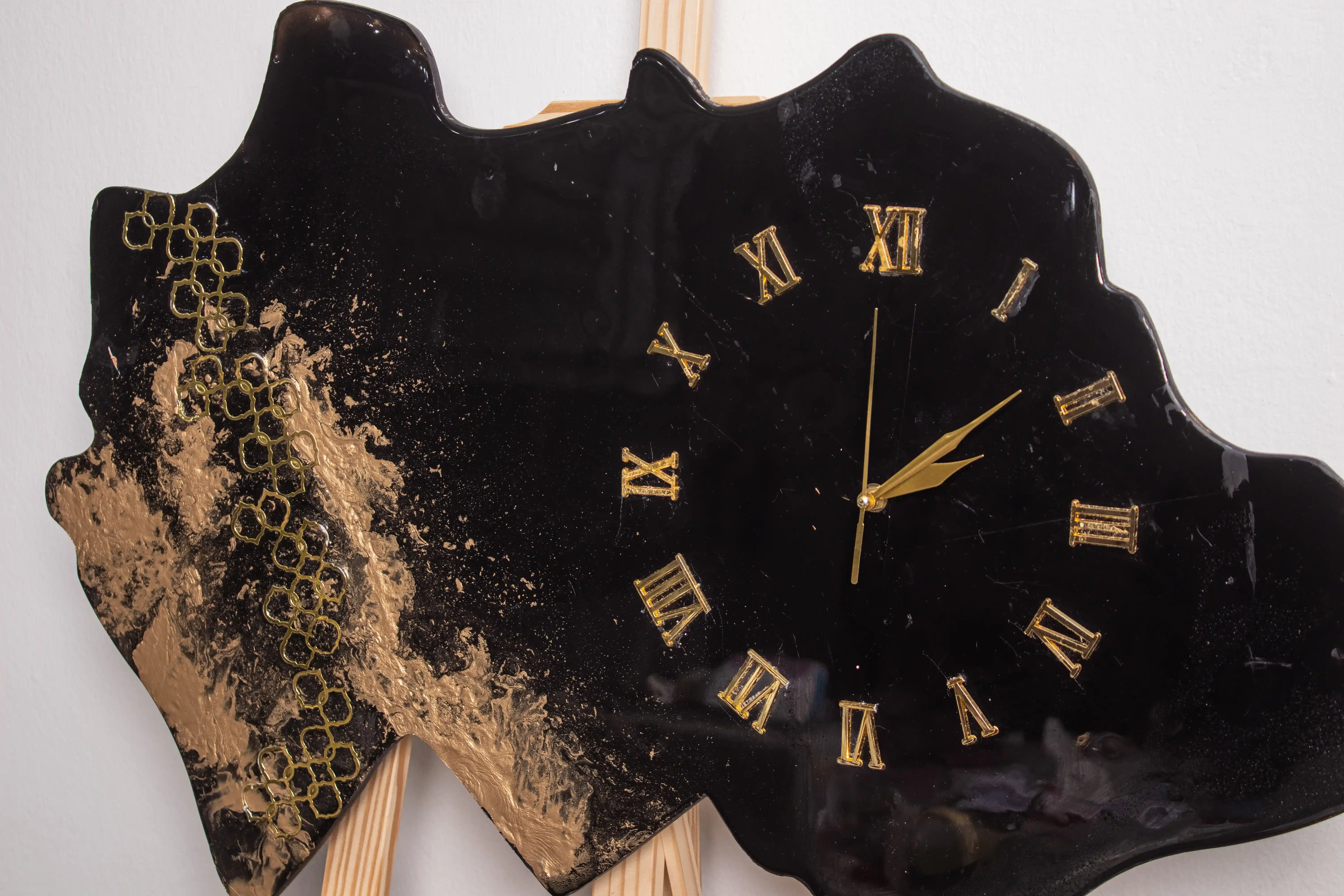 Black & Gold Luxe Resin Clock