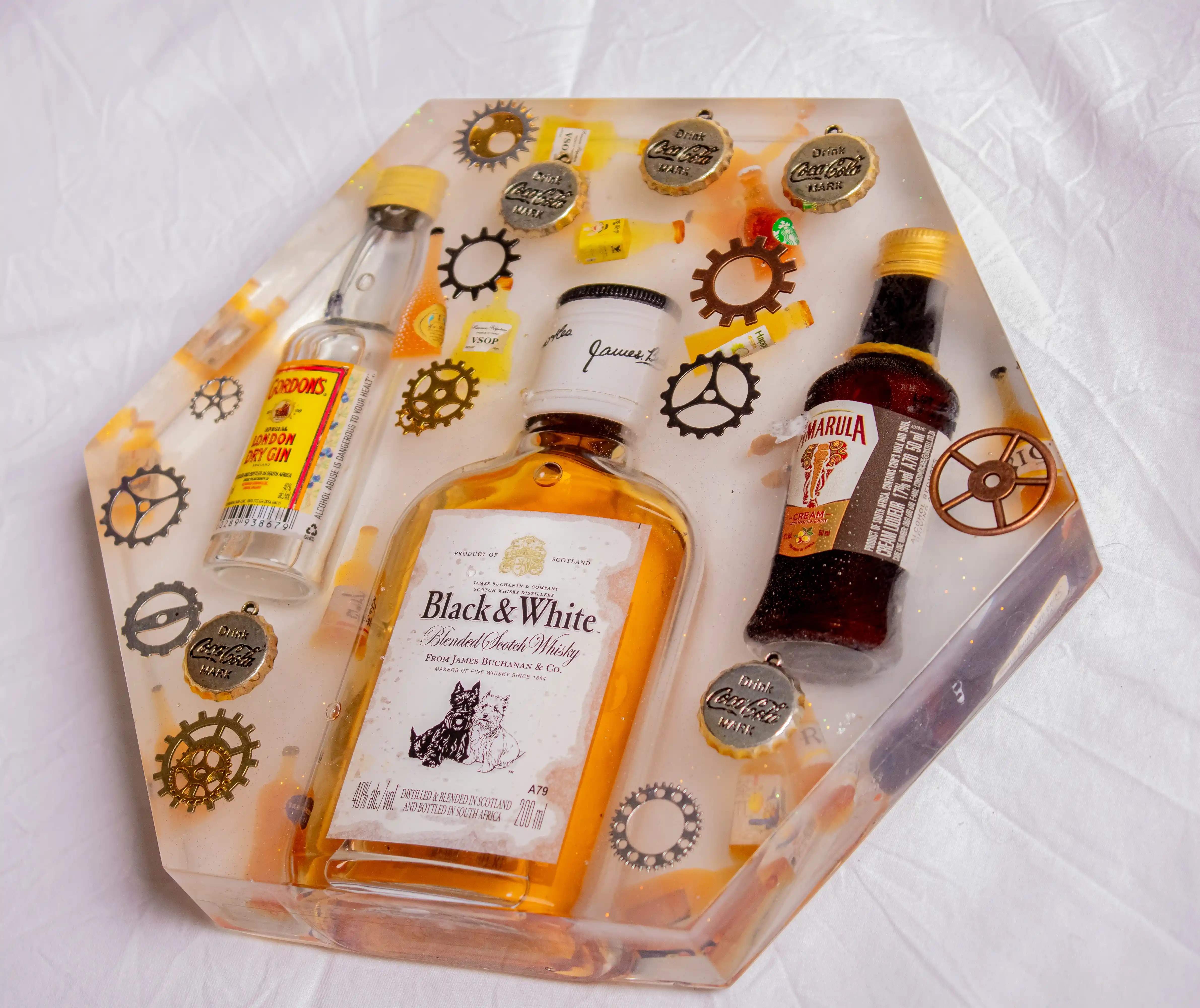 The Vintage Pub Hexagonal Resin Tray