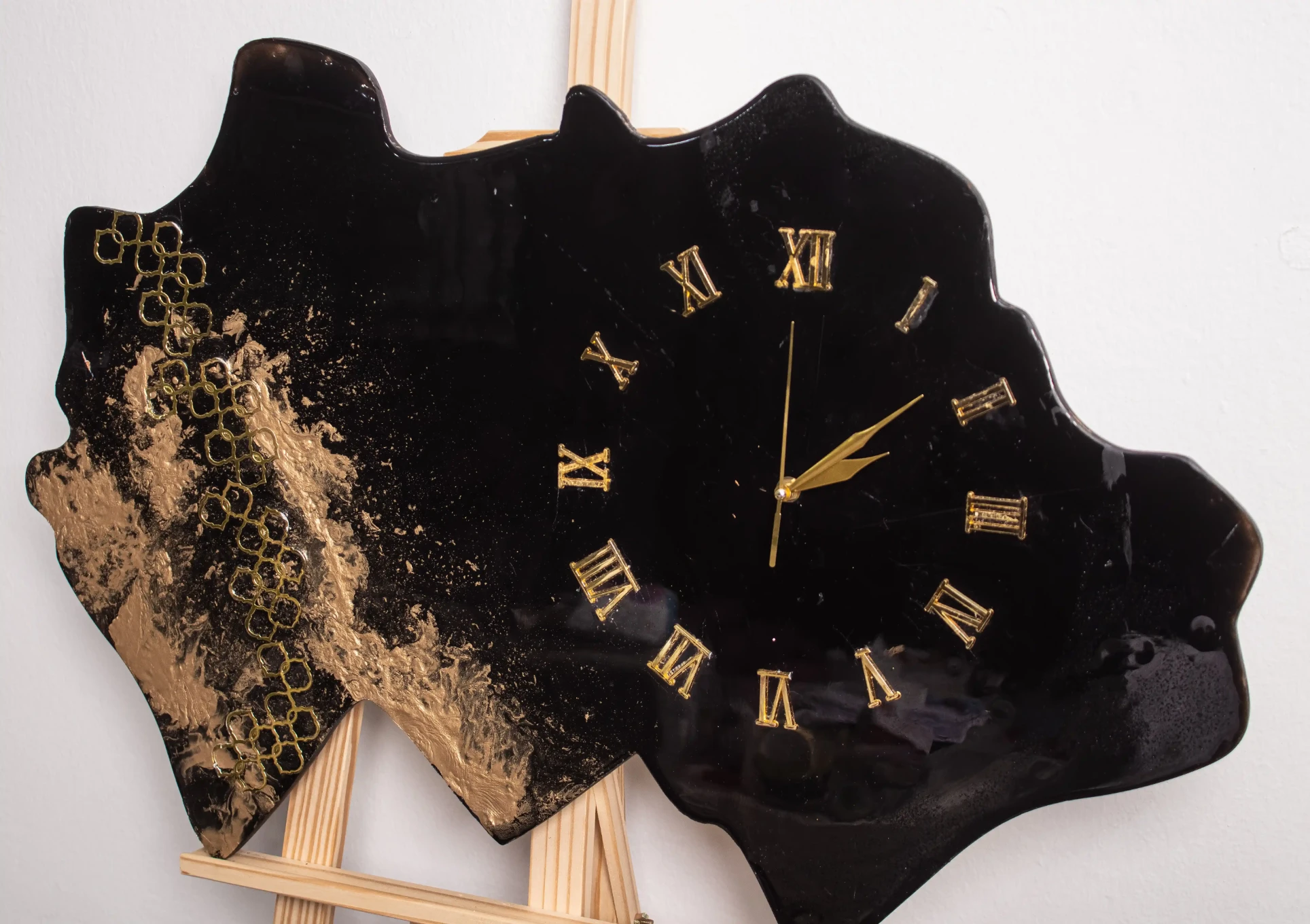 Black & Gold Luxe Resin Clock